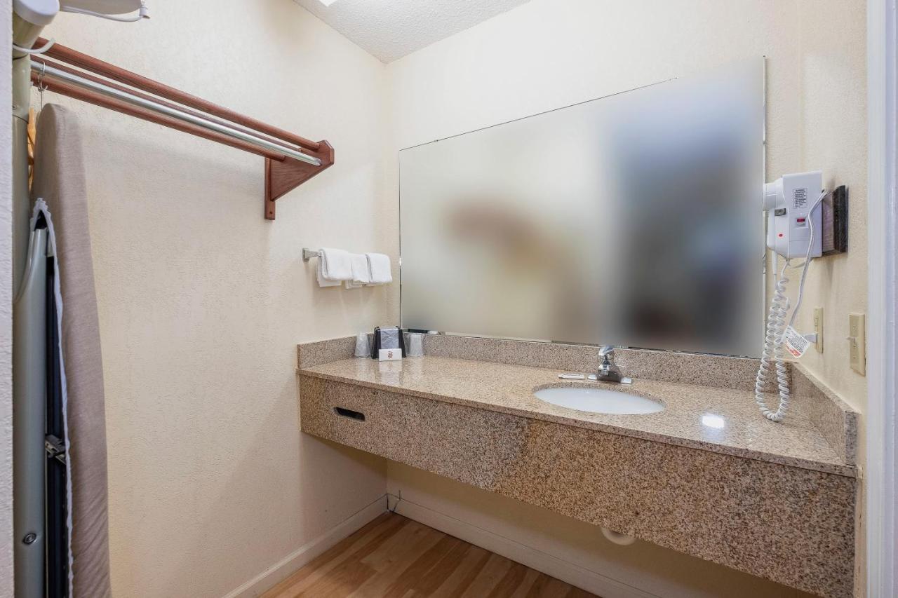 Red Roof Inn & Suites Рим Экстерьер фото
