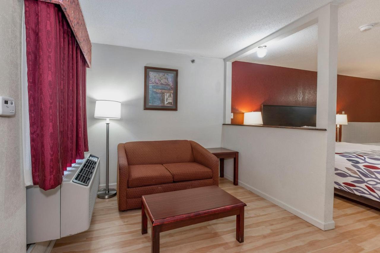 Red Roof Inn & Suites Рим Экстерьер фото