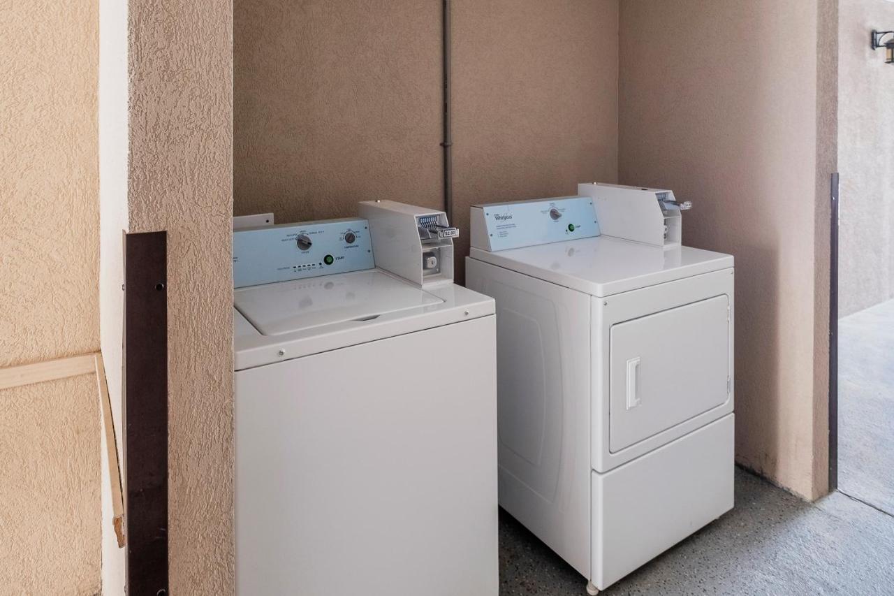 Red Roof Inn & Suites Рим Экстерьер фото