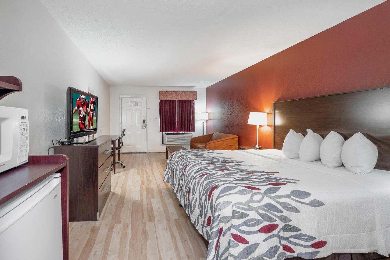 Red Roof Inn & Suites Рим Экстерьер фото