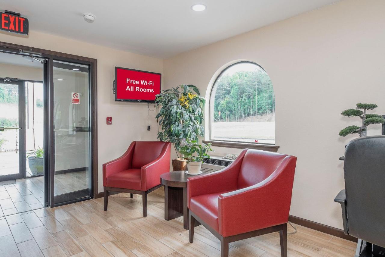 Red Roof Inn & Suites Рим Экстерьер фото