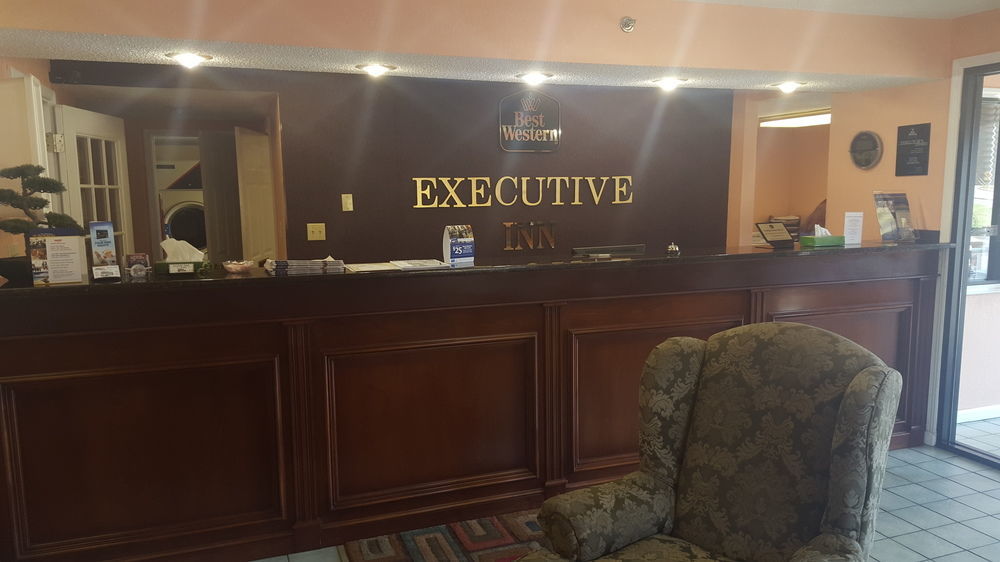 Red Roof Inn & Suites Рим Экстерьер фото