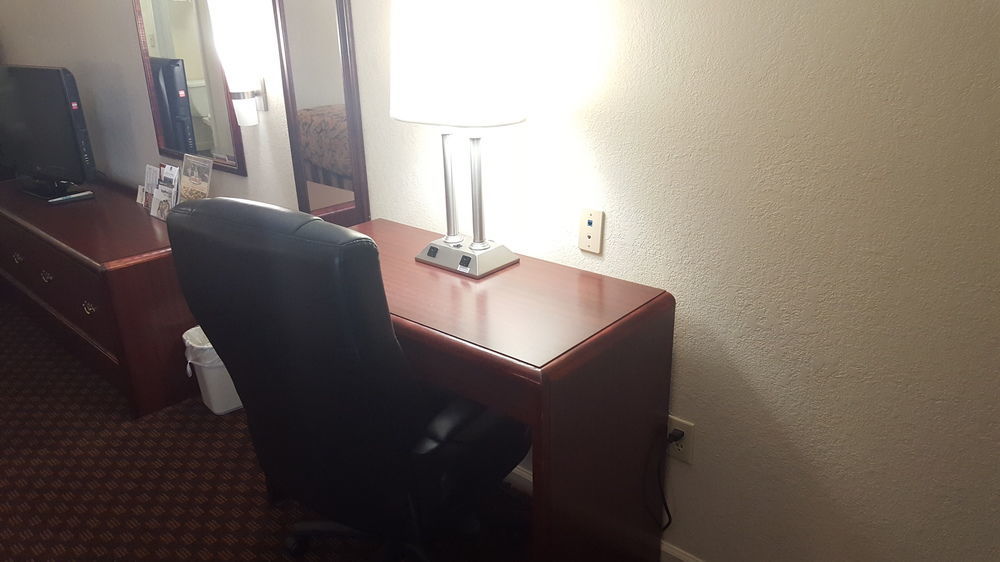 Red Roof Inn & Suites Рим Экстерьер фото