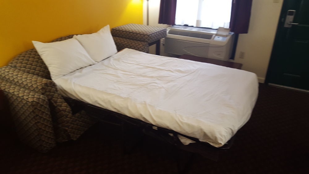 Red Roof Inn & Suites Рим Экстерьер фото
