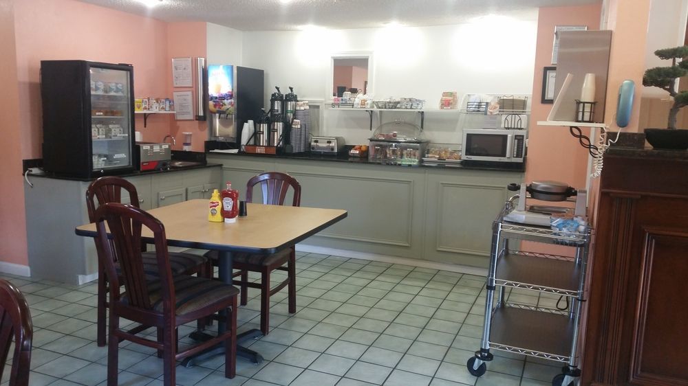 Red Roof Inn & Suites Рим Экстерьер фото