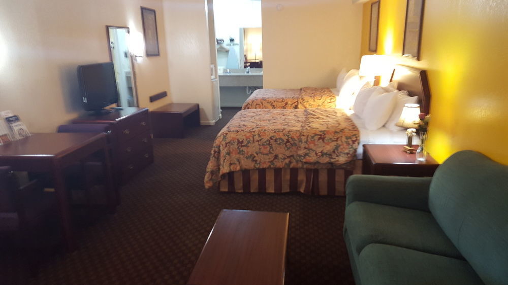Red Roof Inn & Suites Рим Экстерьер фото