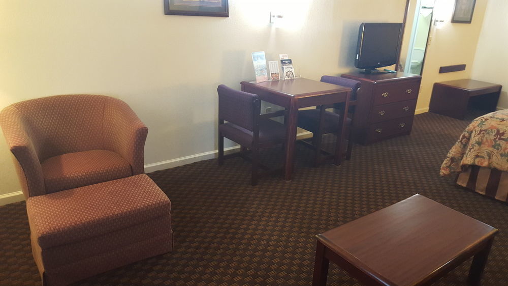 Red Roof Inn & Suites Рим Экстерьер фото
