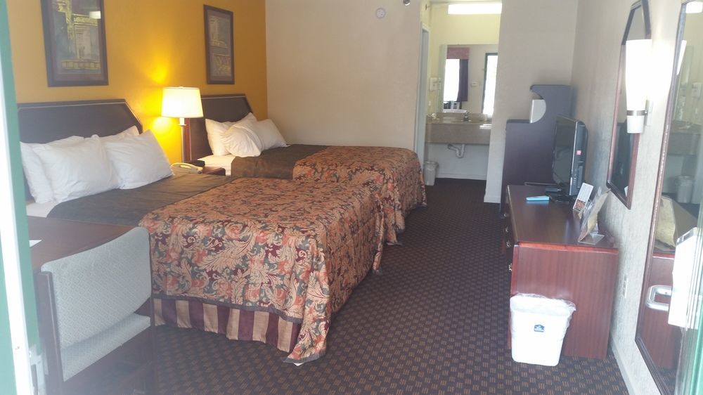 Red Roof Inn & Suites Рим Экстерьер фото