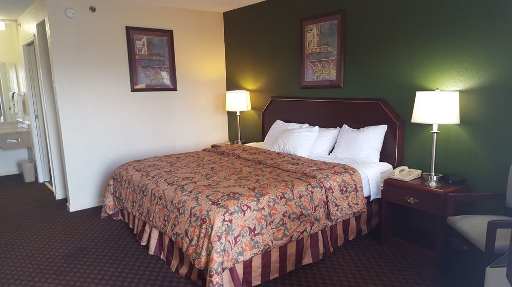 Red Roof Inn & Suites Рим Экстерьер фото