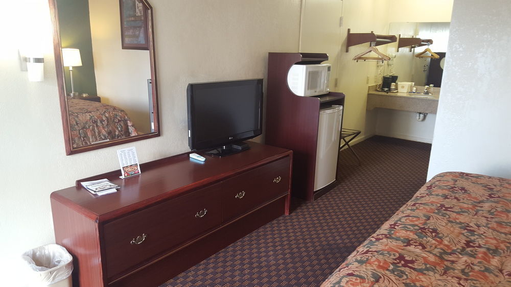 Red Roof Inn & Suites Рим Экстерьер фото