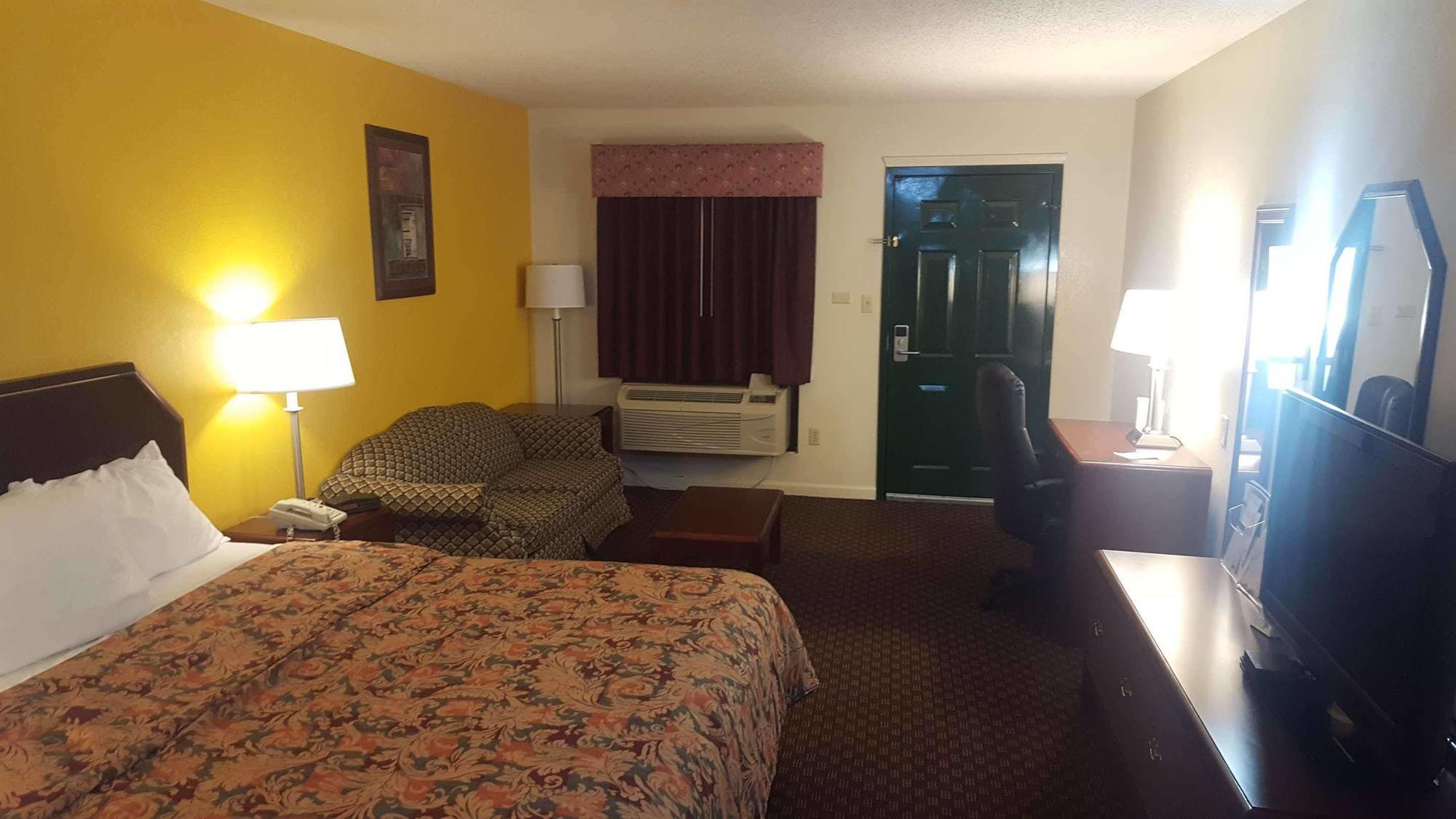 Red Roof Inn & Suites Рим Экстерьер фото