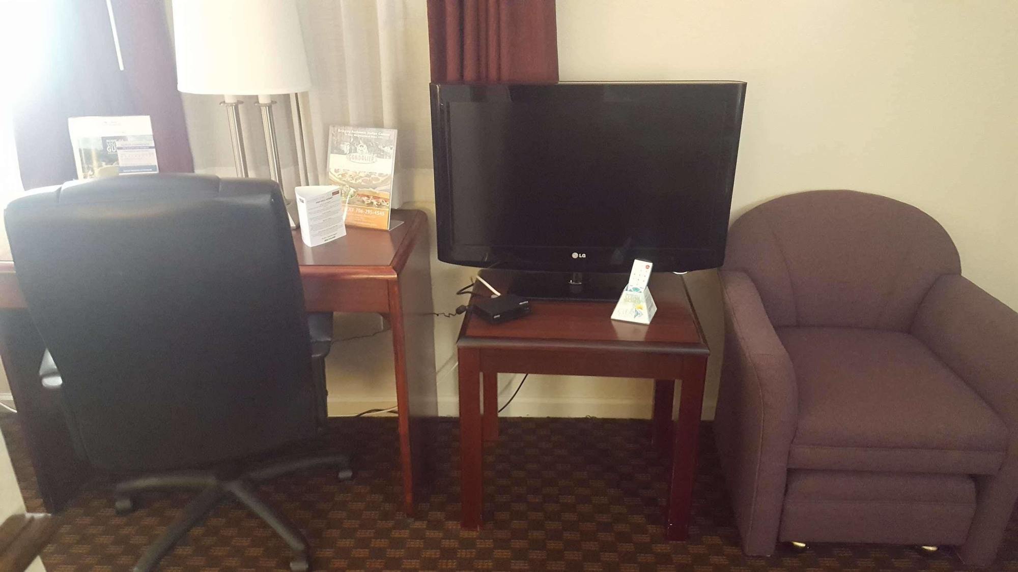 Red Roof Inn & Suites Рим Экстерьер фото