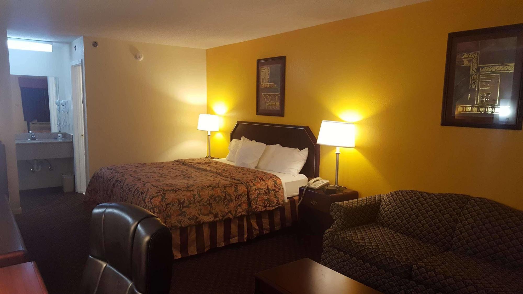 Red Roof Inn & Suites Рим Экстерьер фото