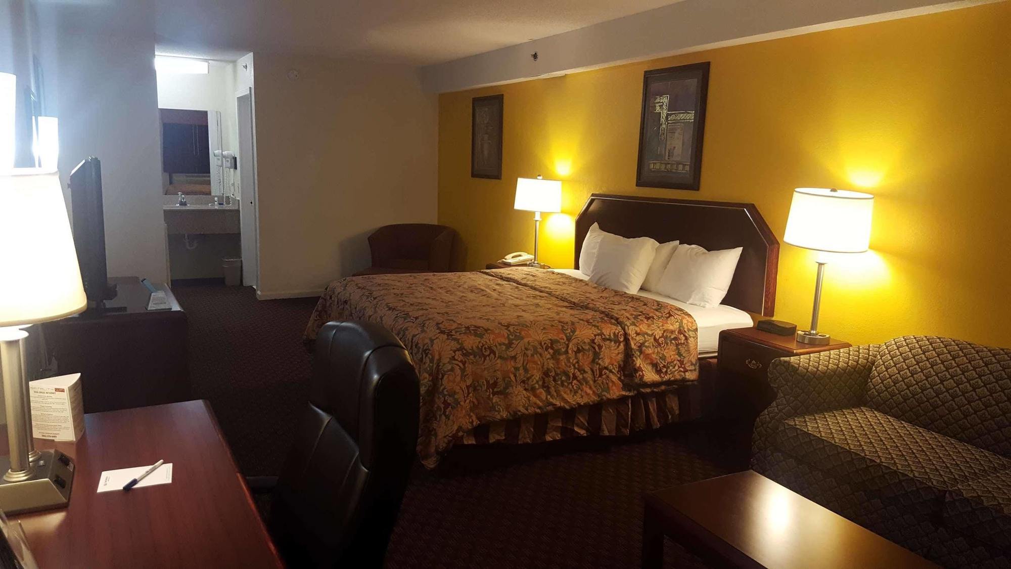 Red Roof Inn & Suites Рим Экстерьер фото