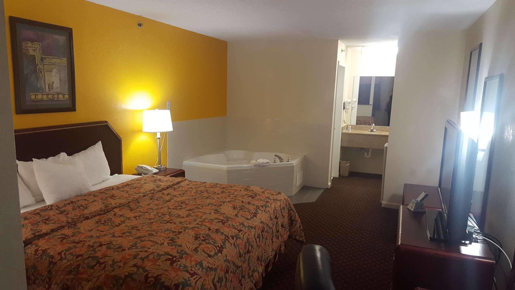 Red Roof Inn & Suites Рим Экстерьер фото