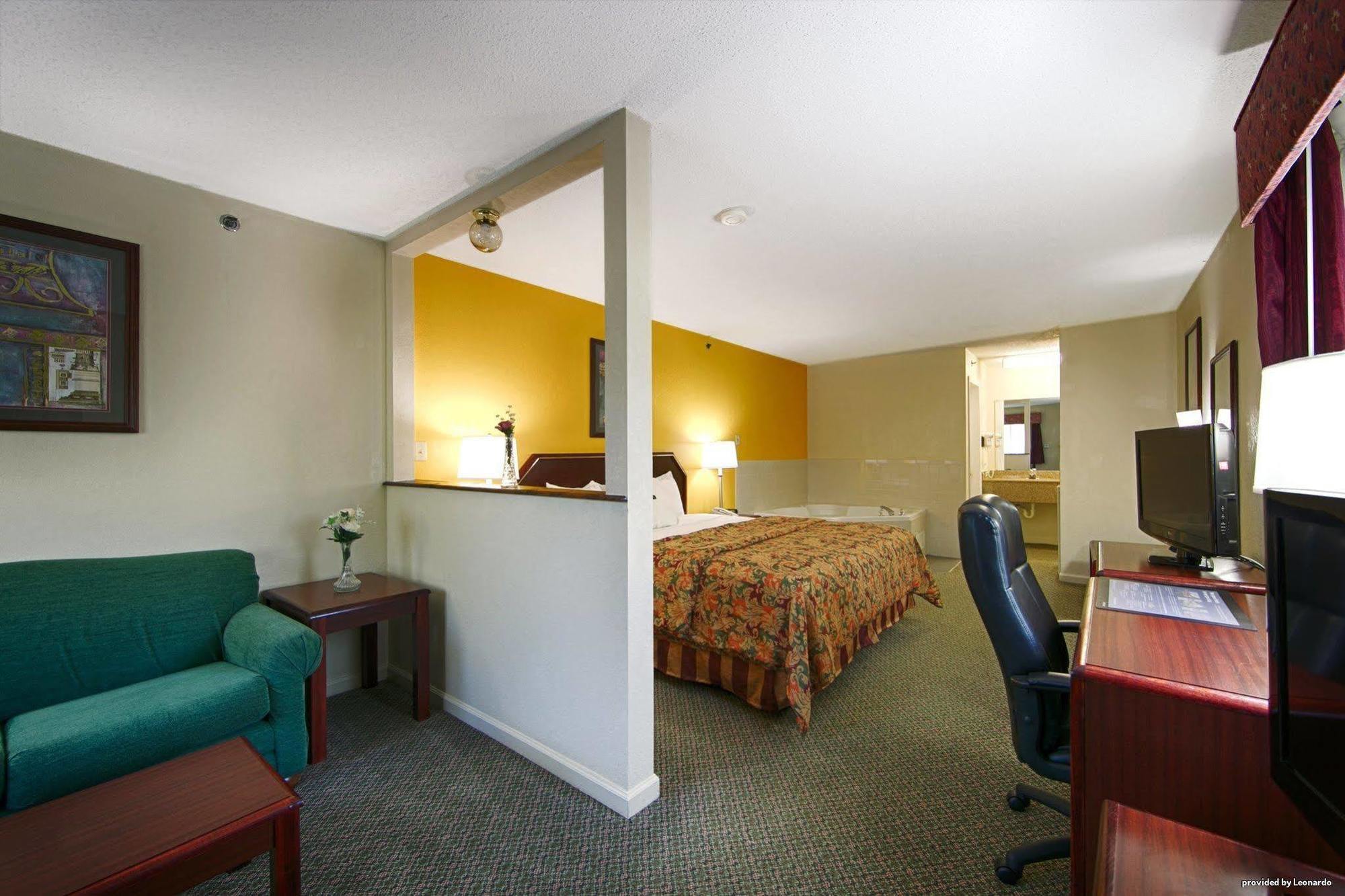 Red Roof Inn & Suites Рим Экстерьер фото